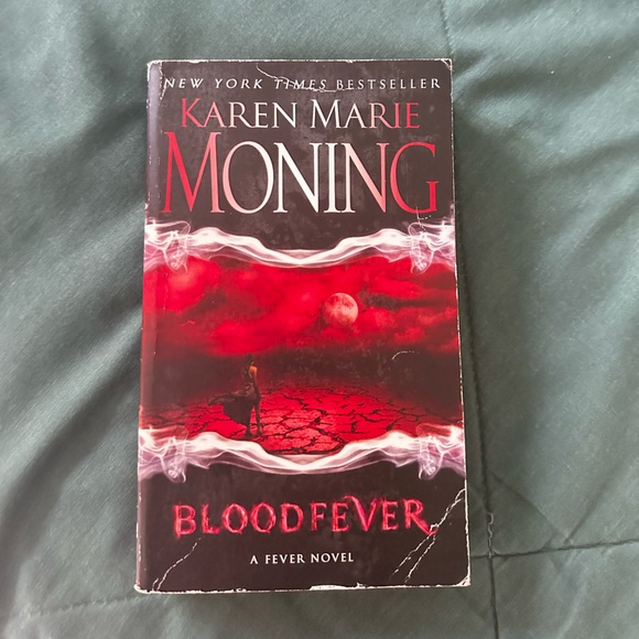 Blood fever by Karen Marie Moning - Picture 1 of 1